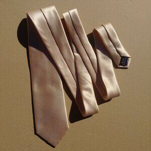 Montebello Italia 100% silk pale gold light tan tie solid